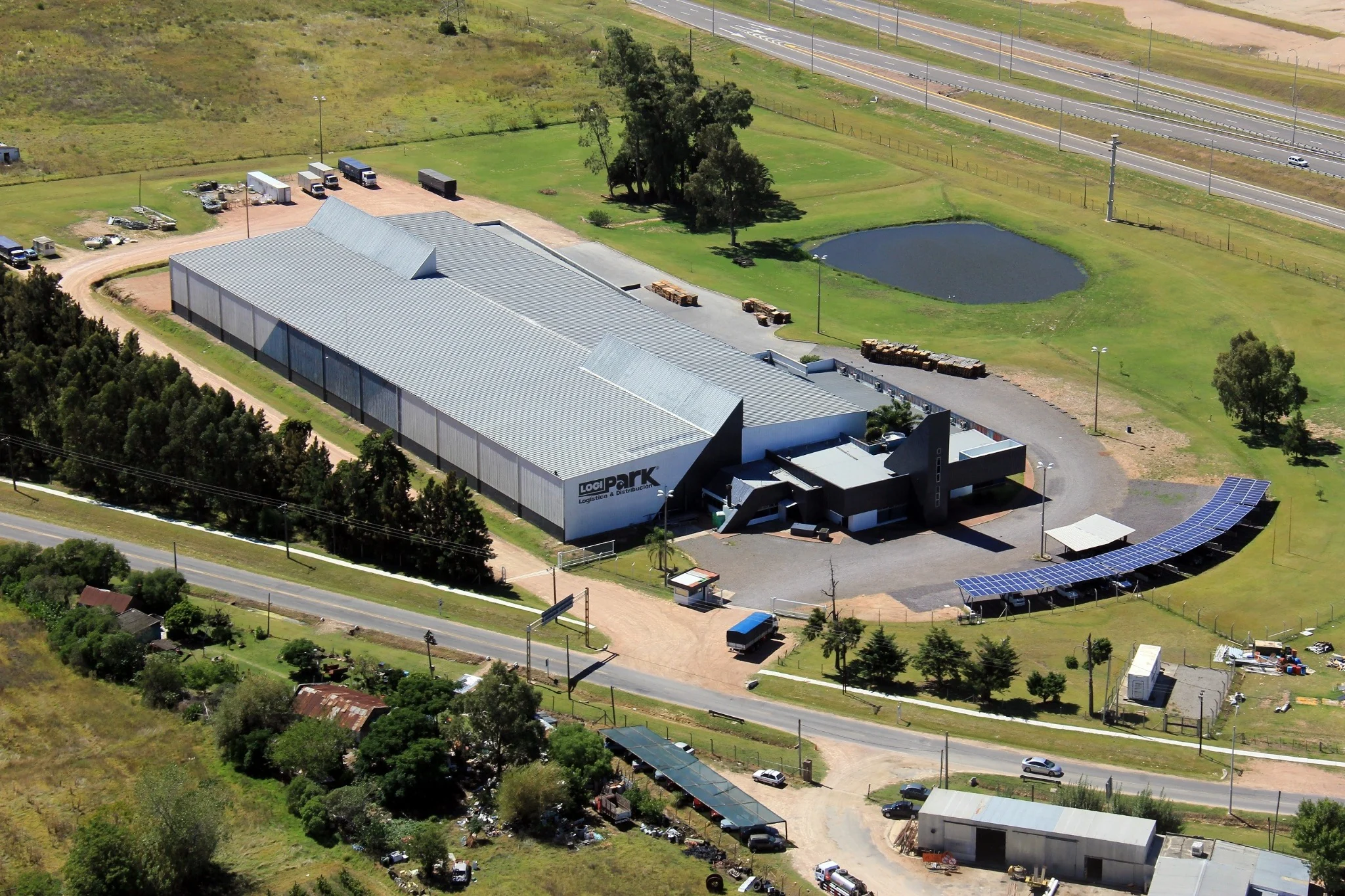 Vista aérea de las instalaciones de Logipark S.A. en Las Piedras